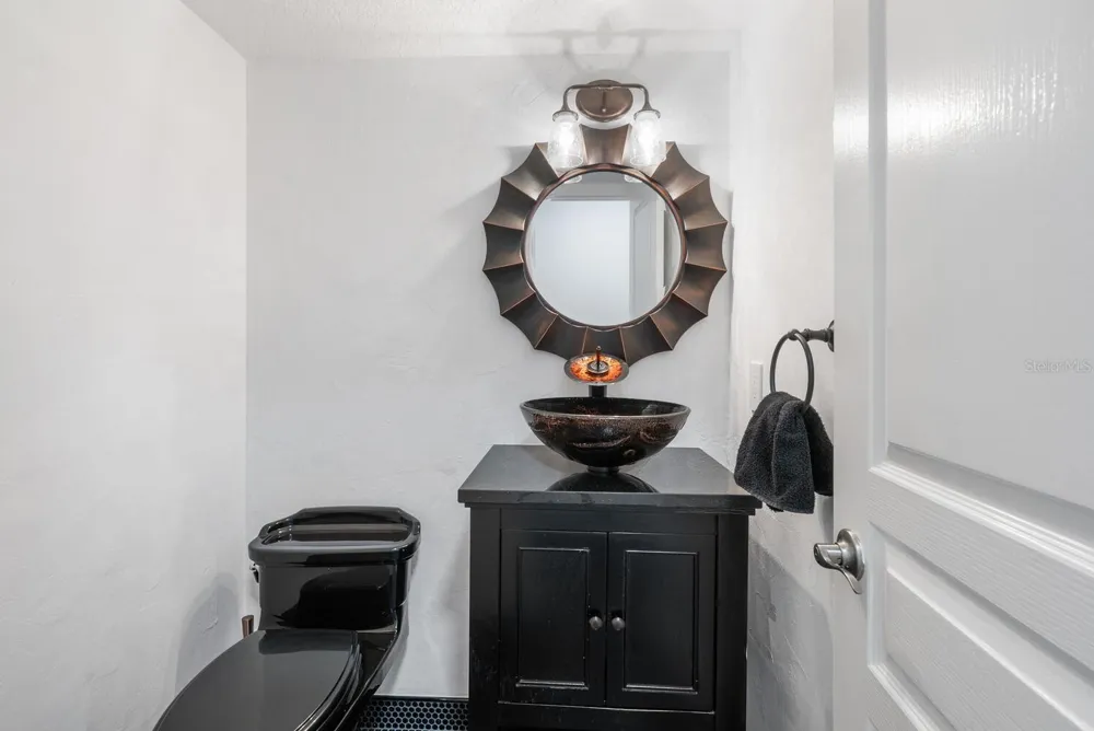 651 AVENIDA DEL NORTE Sarasota, FL 34242