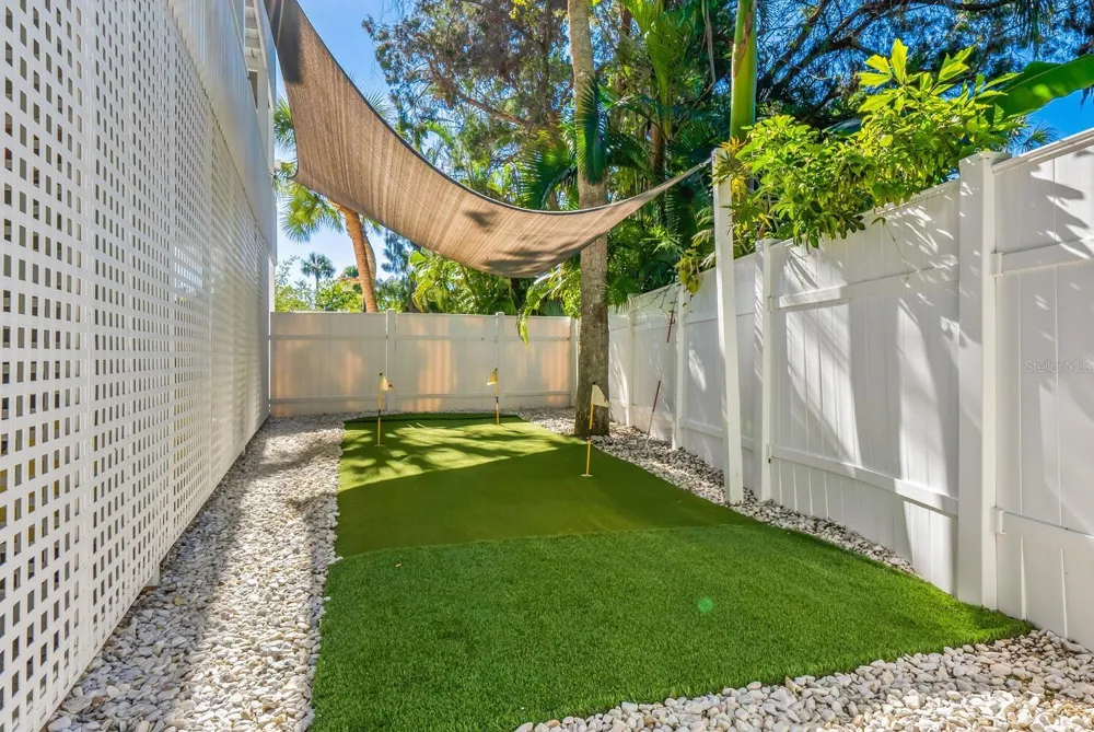 651 AVENIDA DEL NORTE Sarasota, FL 34242