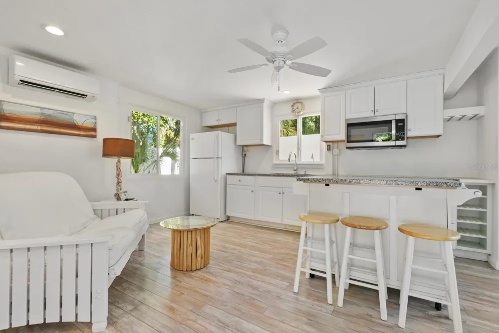 651 AVENIDA DEL NORTE Sarasota, FL 34242