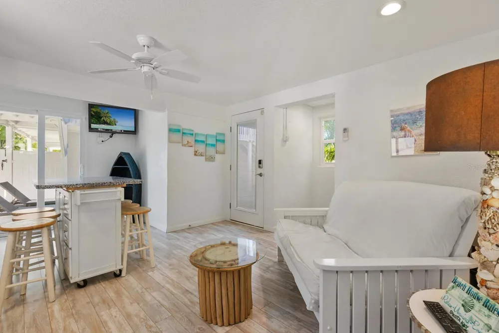 651 AVENIDA DEL NORTE Sarasota, FL 34242