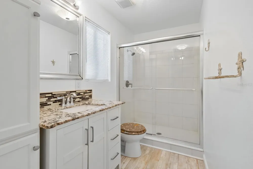 651 AVENIDA DEL NORTE Sarasota, FL 34242