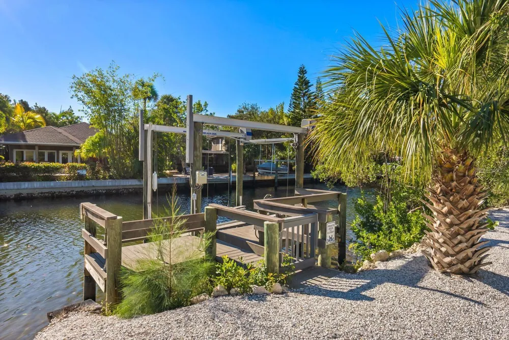 651 AVENIDA DEL NORTE Sarasota, FL 34242
