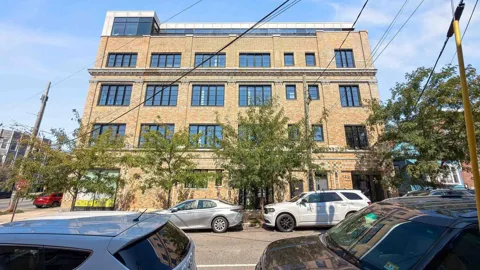 142 CHARLES ST