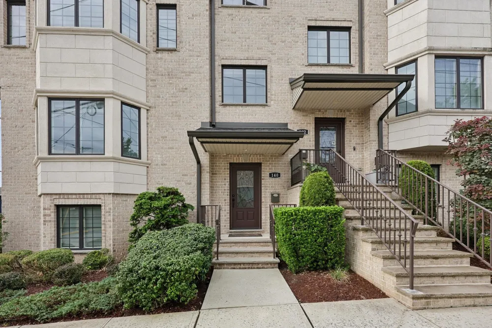 140 CEDAR ST Fort Lee, NJ 07024