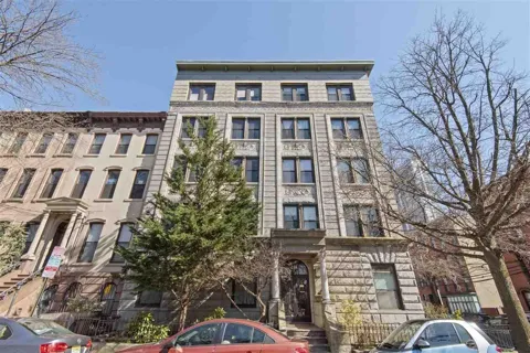 258 BARROW ST
