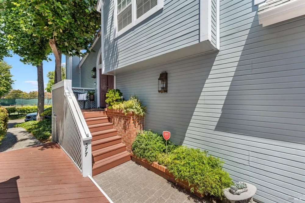 377 E 2nd Street Benicia, CA 94510