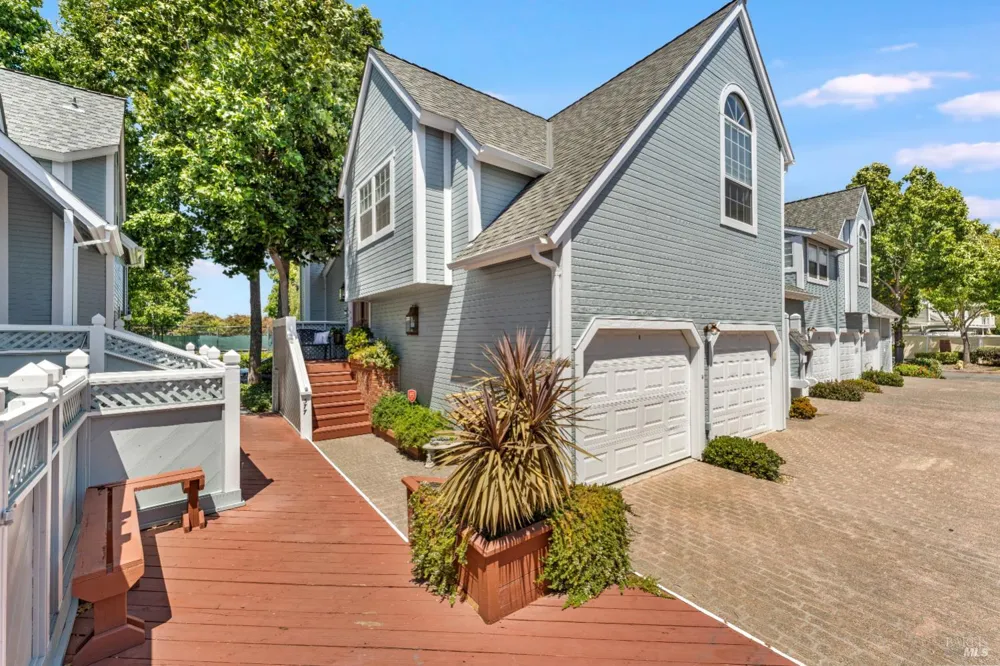 377 E 2nd Street Benicia, CA 94510