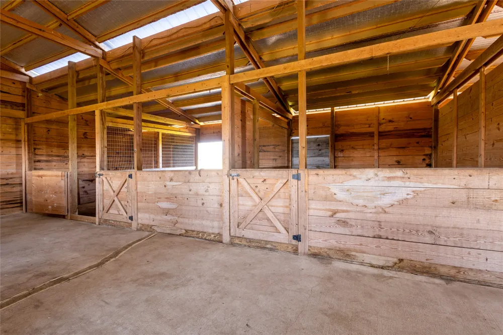 330 Cross Lane Kyle, TX 78640