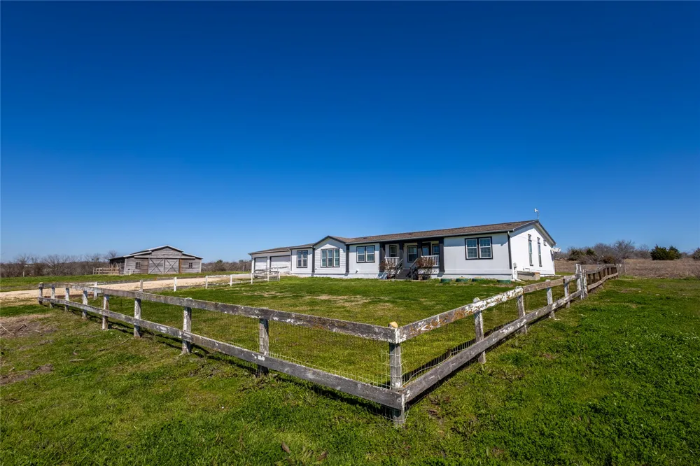 330 Cross Lane Kyle, TX 78640