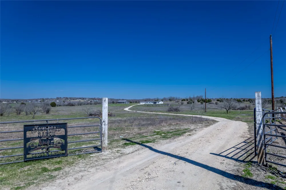 330 Cross Lane Kyle, TX 78640