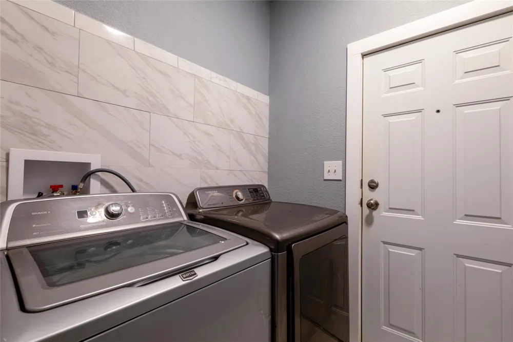 330 Cross Lane Kyle, TX 78640