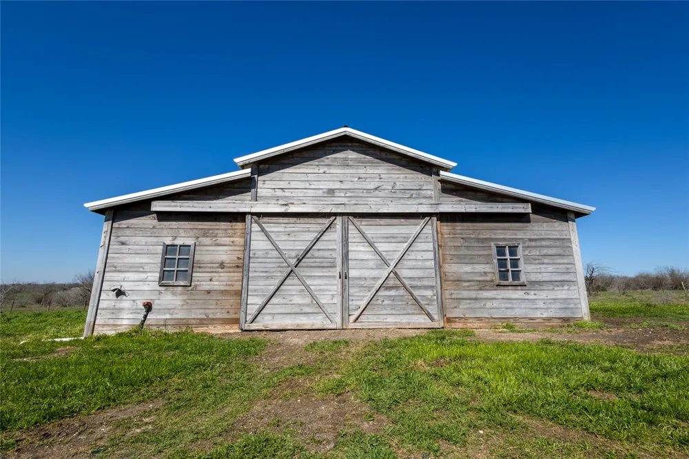 330 Cross Lane Kyle, TX 78640