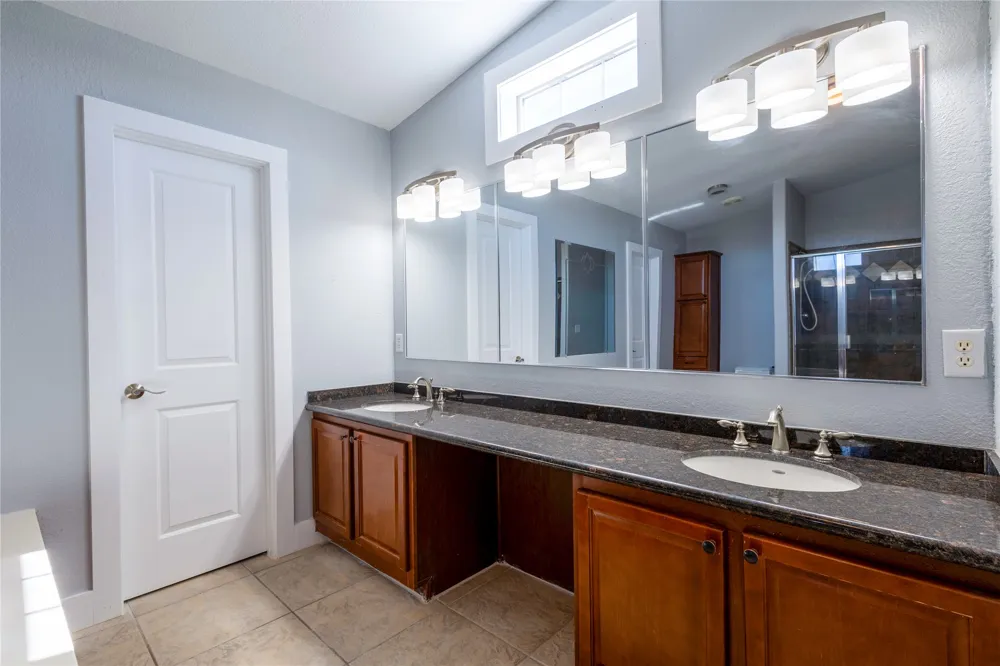 330 Cross Lane Kyle, TX 78640