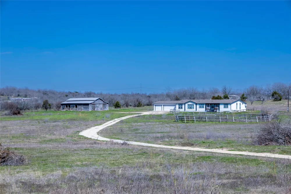 330 Cross Lane Kyle, TX 78640