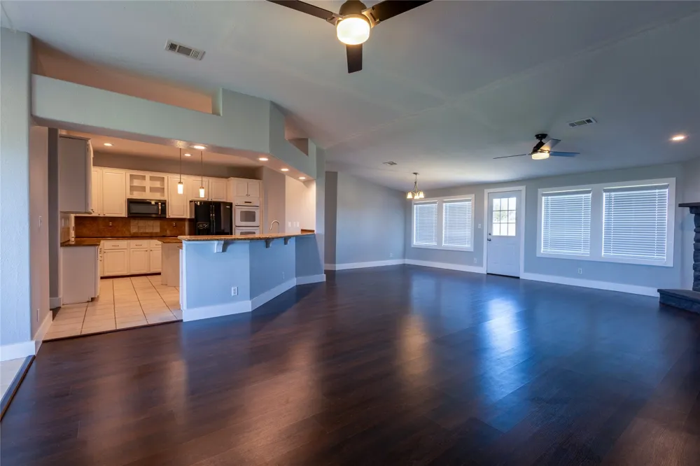 330 Cross Lane Kyle, TX 78640