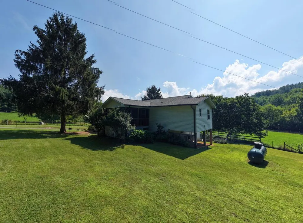 142 Mosley Lane Blairsville, GA 30512