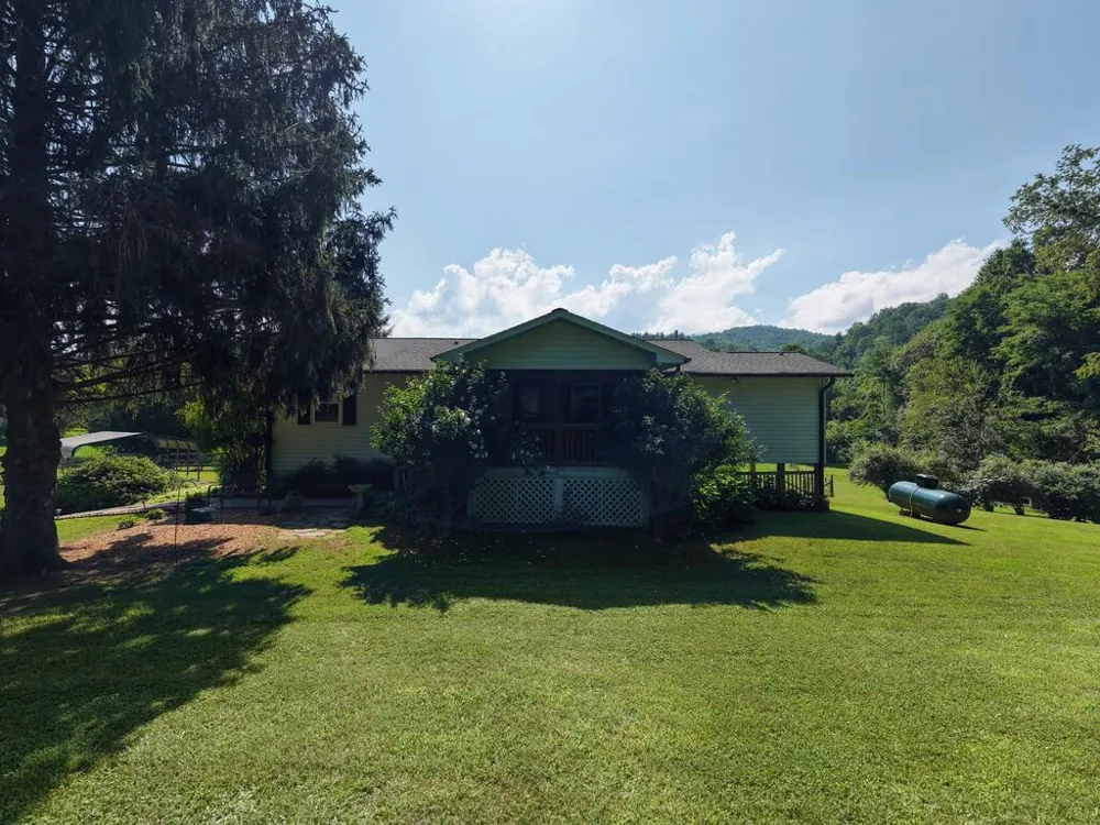 142 Mosley Lane Blairsville, GA 30512