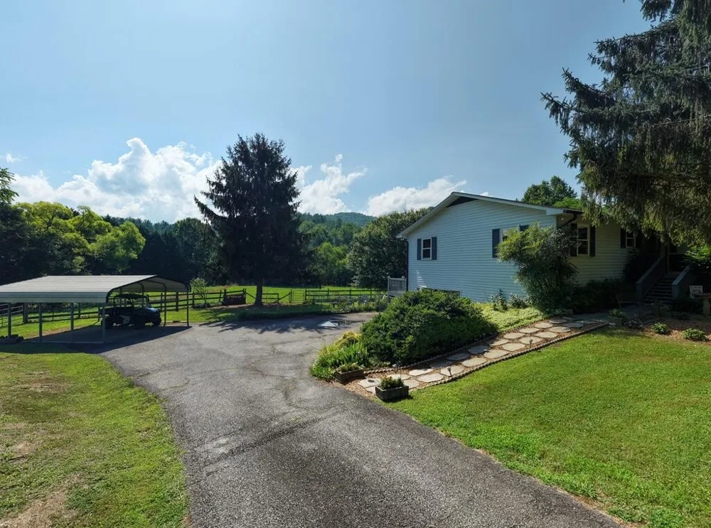 142 Mosley Lane Blairsville, GA 30512
