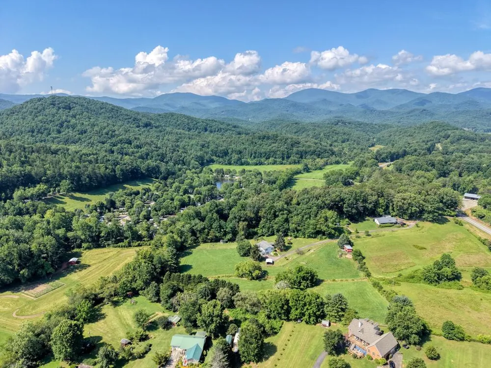 142 Mosley Lane Blairsville, GA 30512