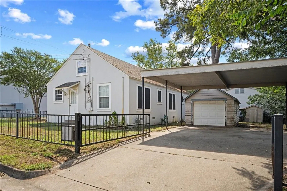 206 S Monroe Street La Grange, TX 78945