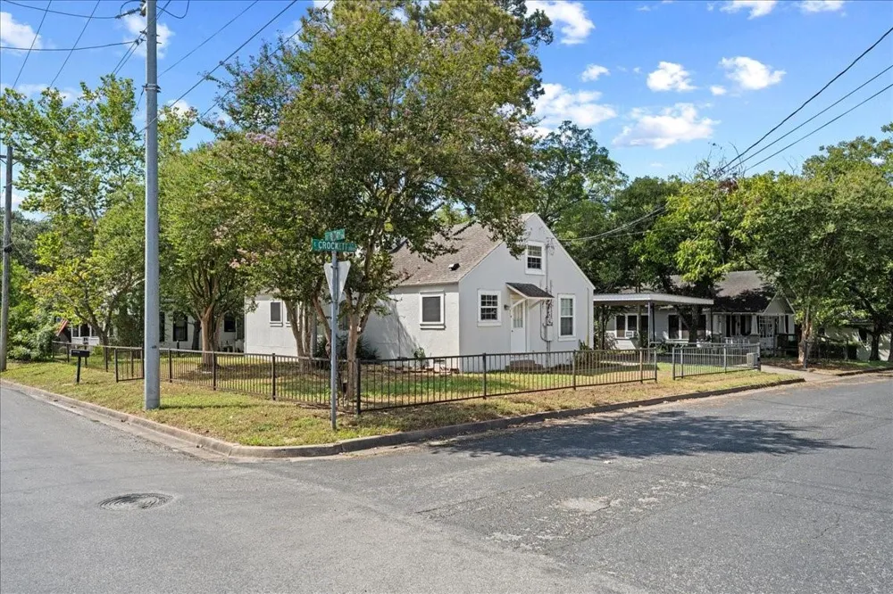 206 S Monroe Street La Grange, TX 78945