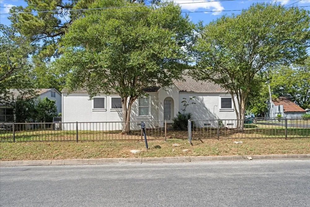 206 S Monroe Street La Grange, TX 78945