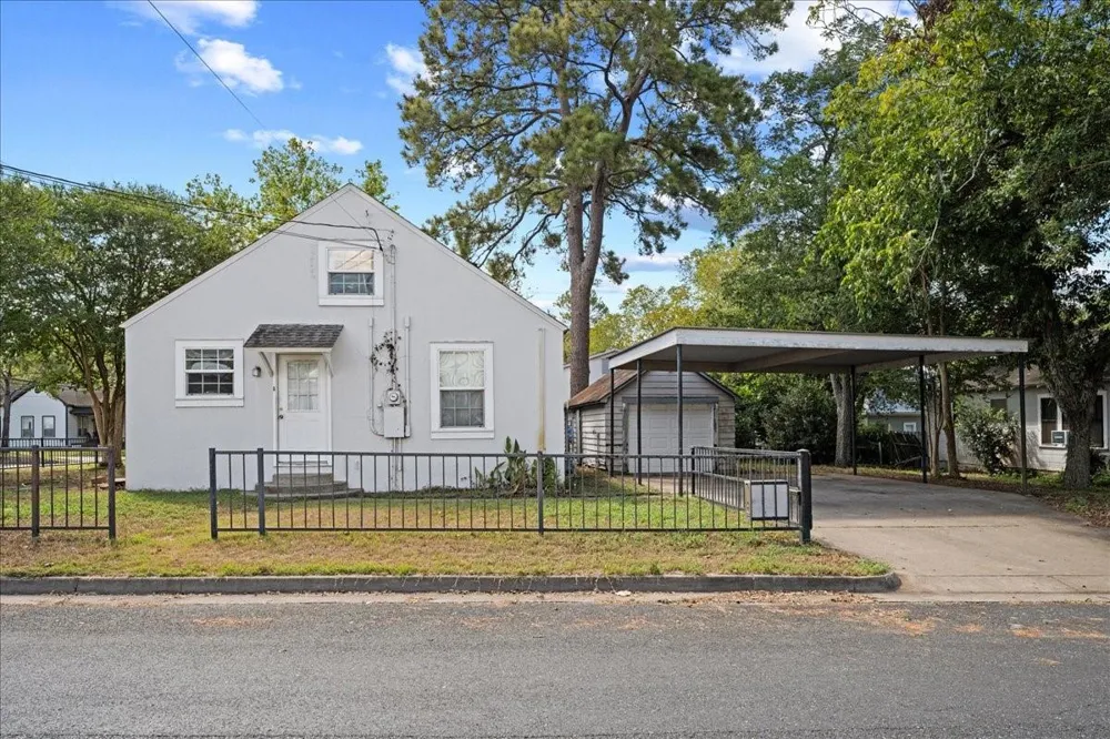 206 S Monroe Street La Grange, TX 78945