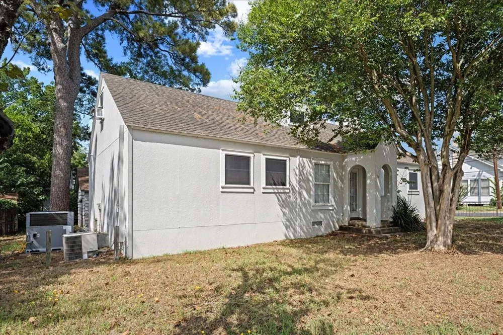 206 S Monroe Street La Grange, TX 78945
