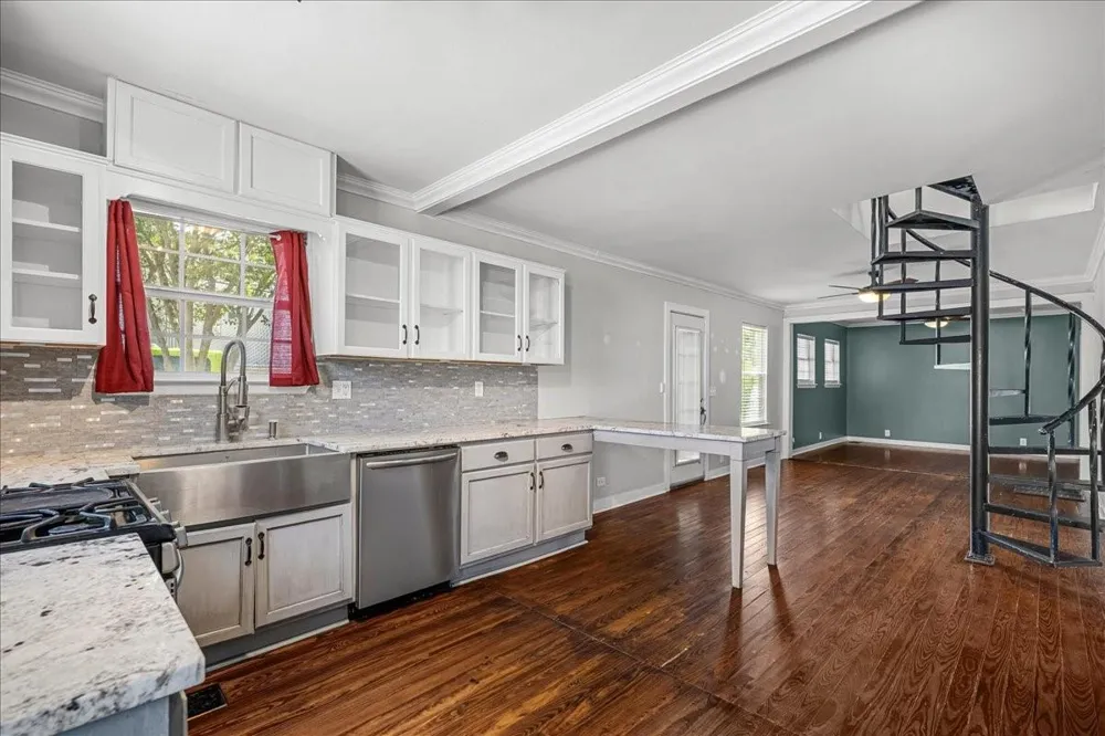 206 S Monroe Street La Grange, TX 78945
