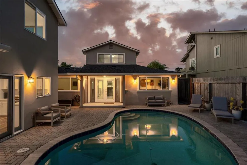 27222724 Warren Street Santa Cruz, CA 95062