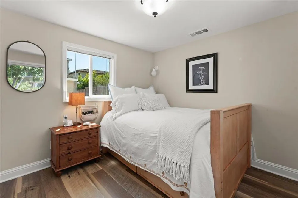 27222724 Warren Street Santa Cruz, CA 95062