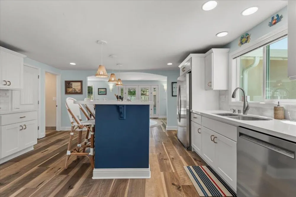 27222724 Warren Street Santa Cruz, CA 95062