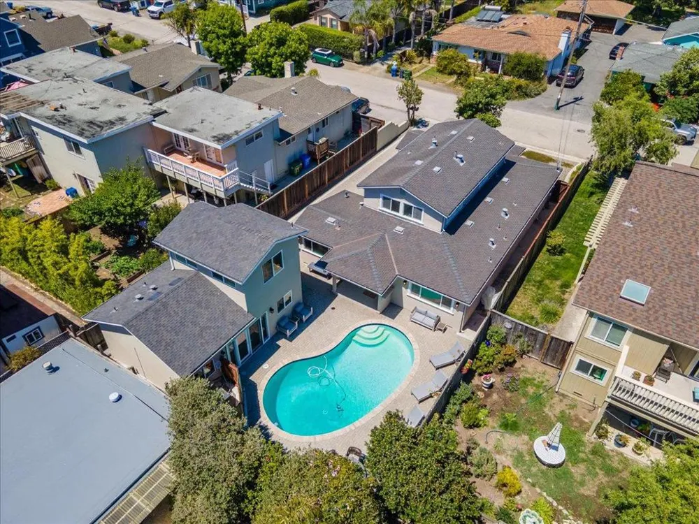 27222724 Warren Street Santa Cruz, CA 95062
