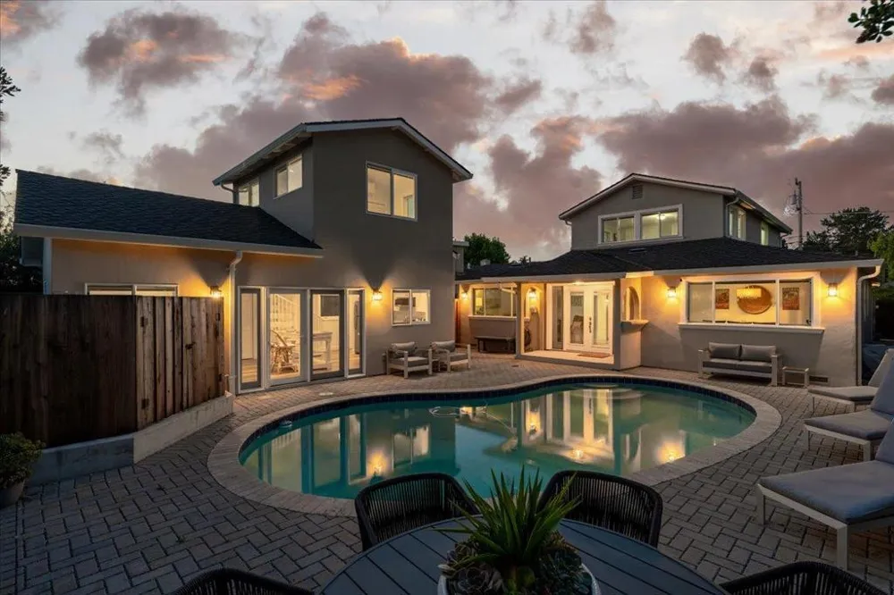 27222724 Warren Street Santa Cruz, CA 95062