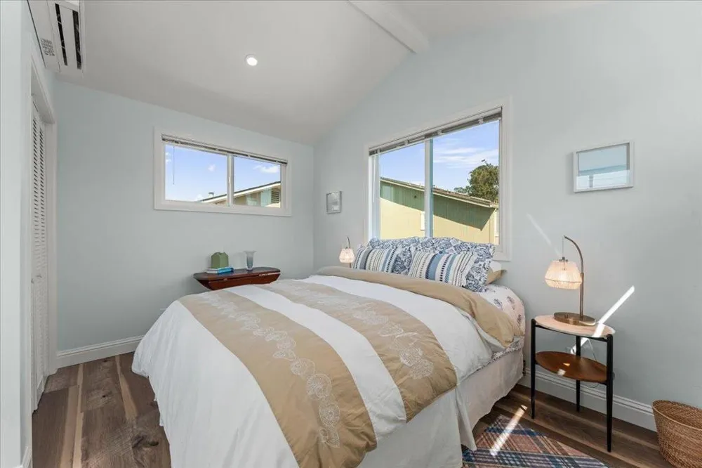 27222724 Warren Street Santa Cruz, CA 95062