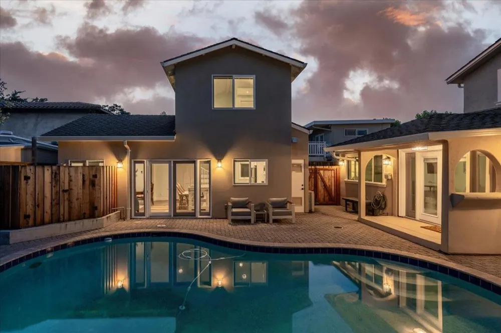 27222724 Warren Street Santa Cruz, CA 95062