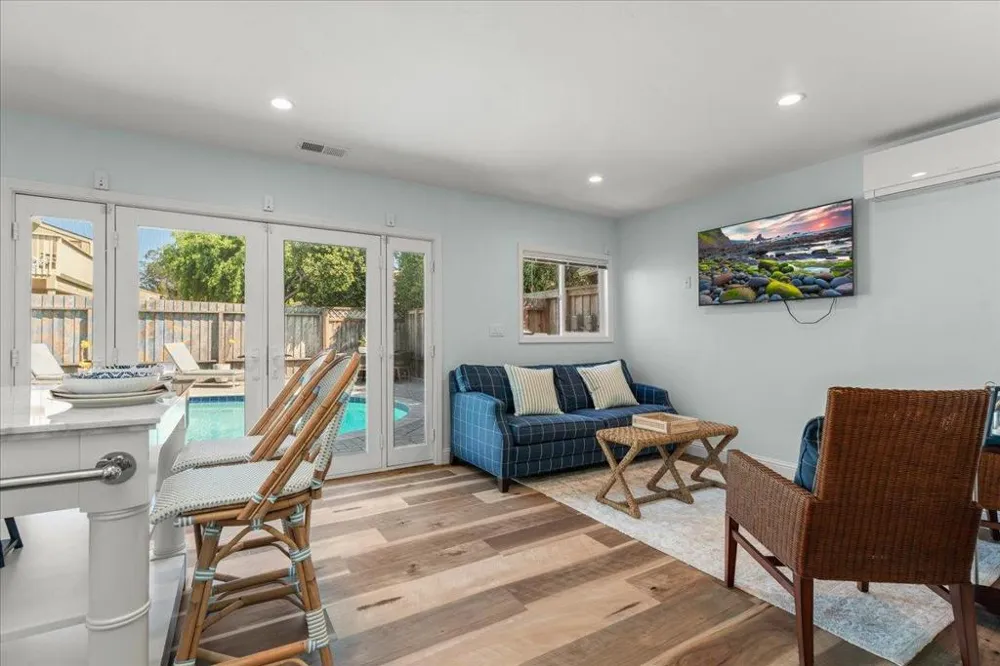 27222724 Warren Street Santa Cruz, CA 95062