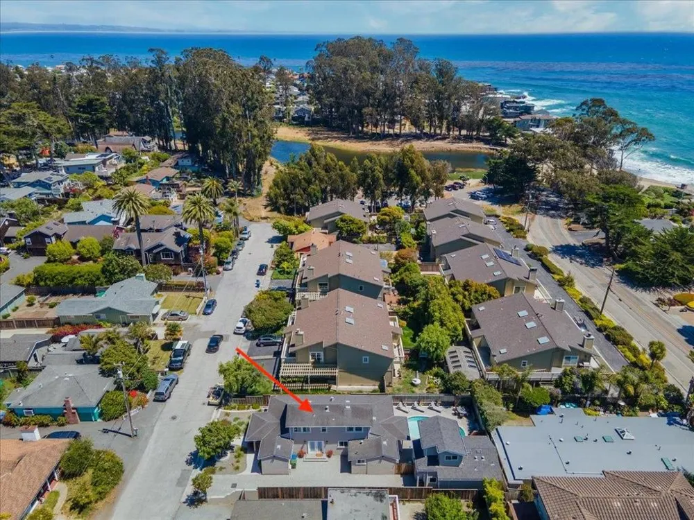 27222724 Warren Street Santa Cruz, CA 95062