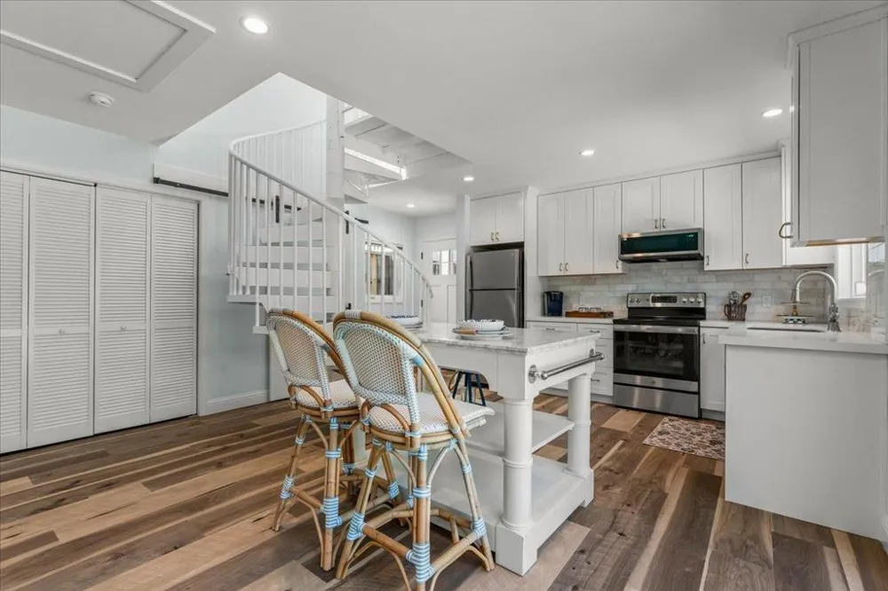 27222724 Warren Street Santa Cruz, CA 95062