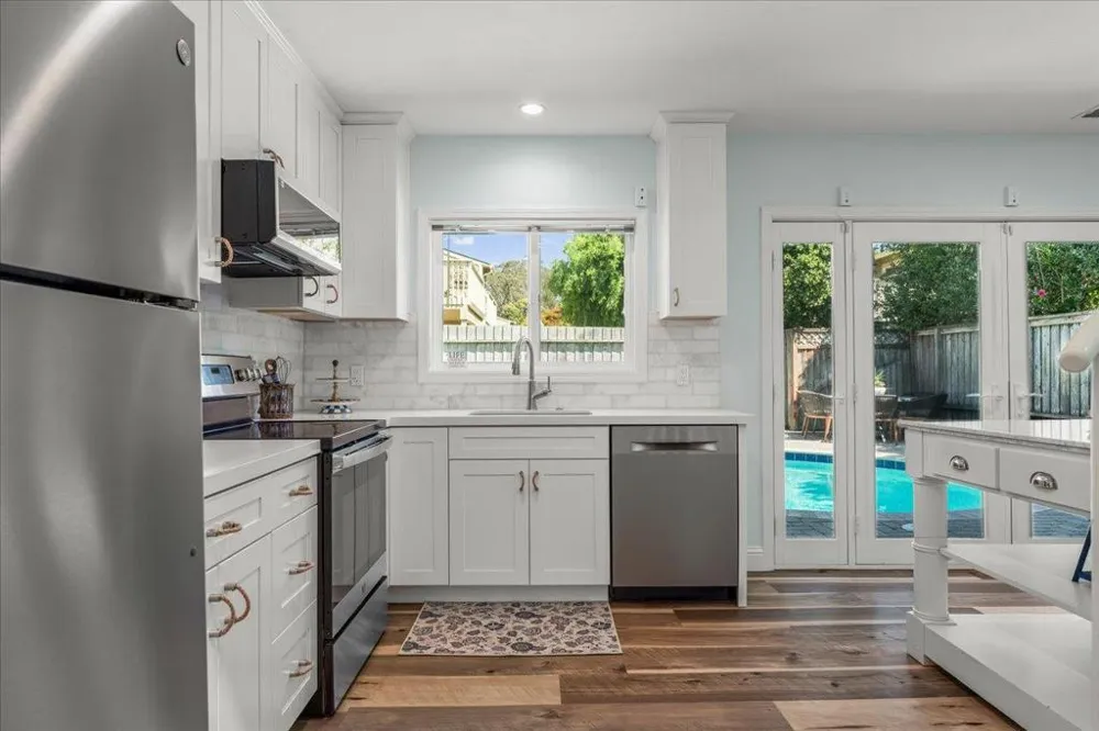 27222724 Warren Street Santa Cruz, CA 95062