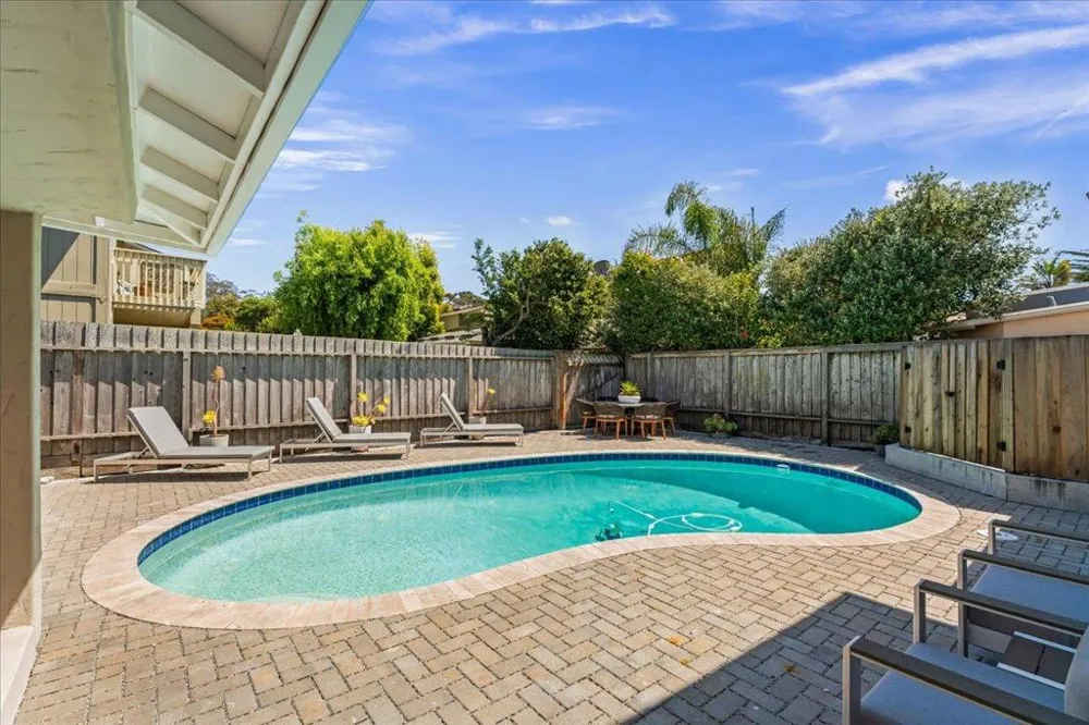 27222724 Warren Street Santa Cruz, CA 95062