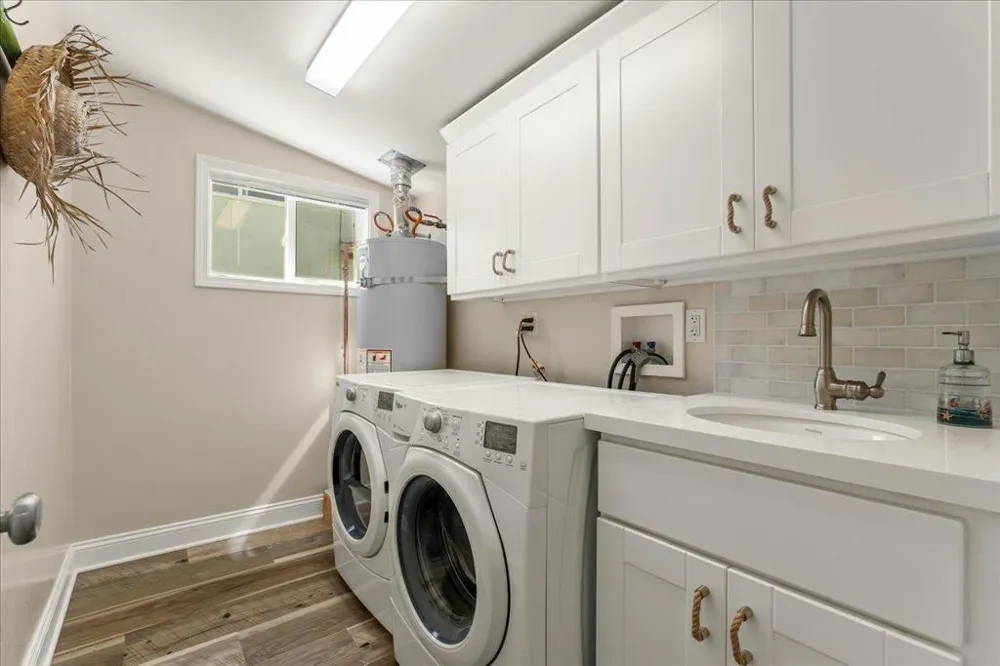 27222724 Warren Street Santa Cruz, CA 95062