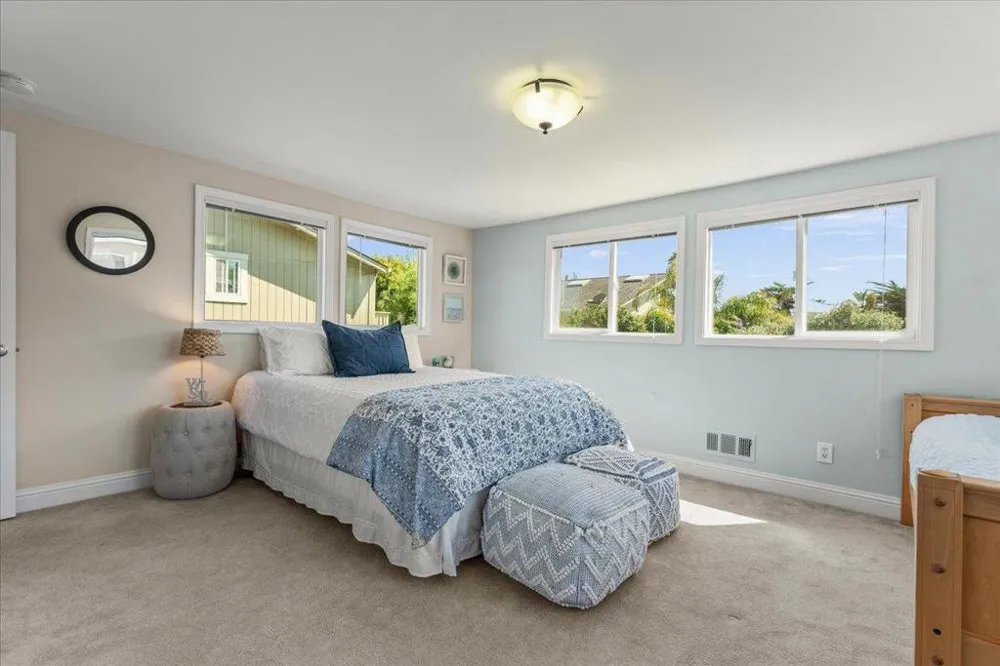 27222724 Warren Street Santa Cruz, CA 95062