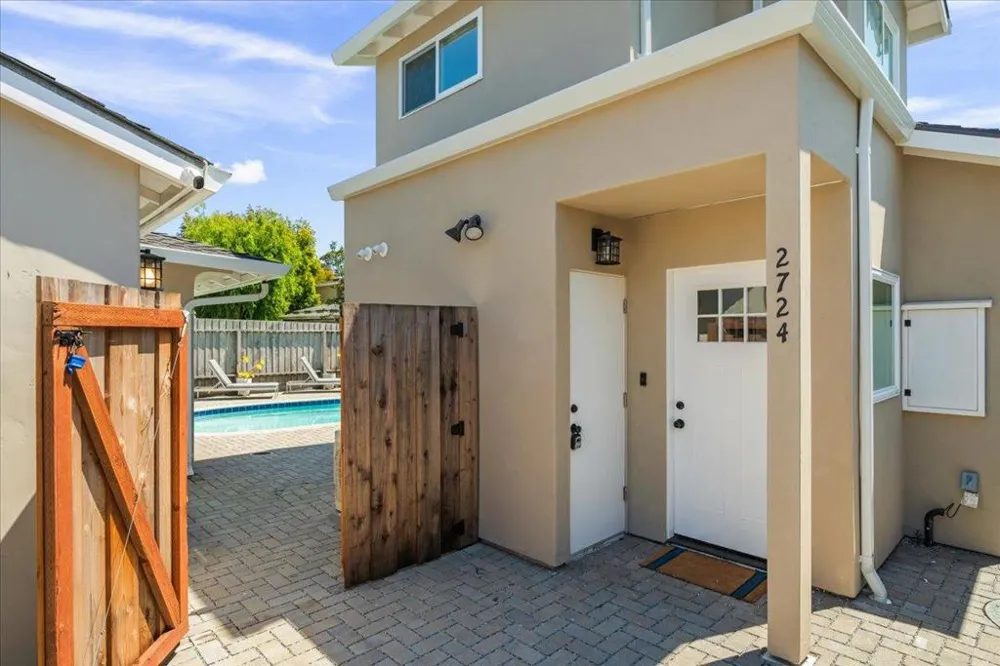 27222724 Warren Street Santa Cruz, CA 95062