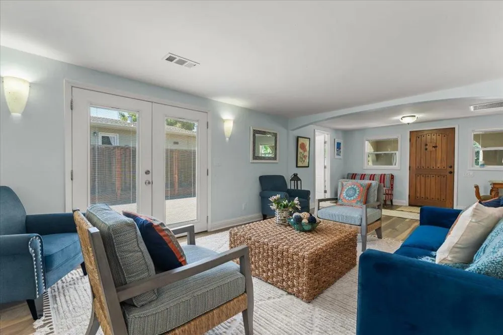 27222724 Warren Street Santa Cruz, CA 95062