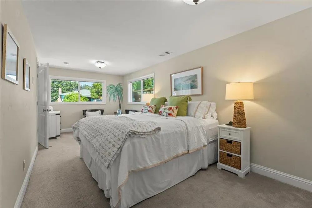 27222724 Warren Street Santa Cruz, CA 95062
