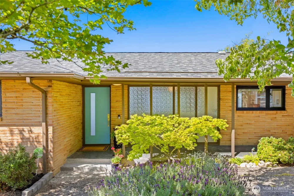 8803 38th Avenue SW Seattle, WA 98126