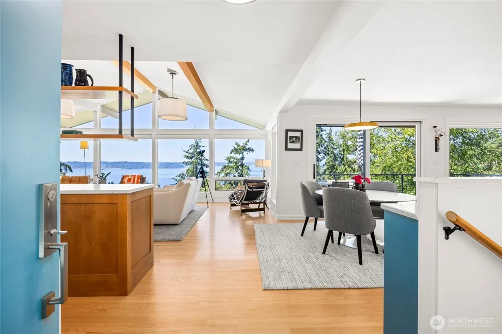 8803 38th Avenue SW Seattle, WA 98126