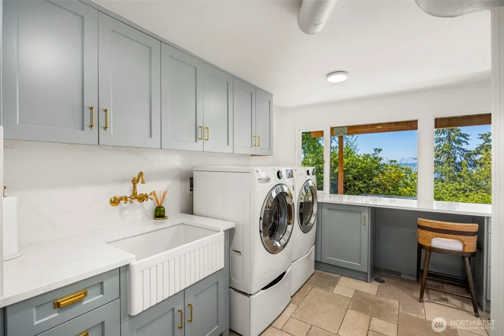 8803 38th Avenue SW Seattle, WA 98126