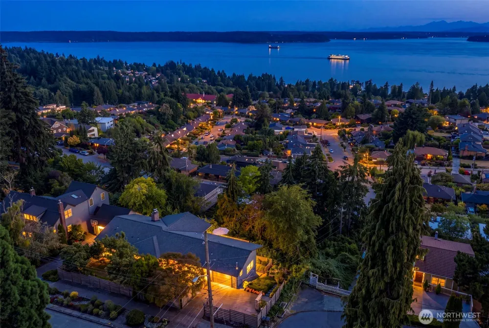 8803 38th Avenue SW Seattle, WA 98126
